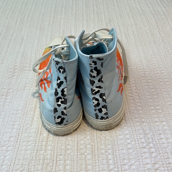 converse - Picture 3 of 5